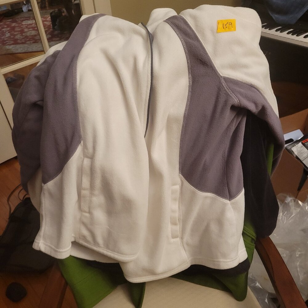 2x	LS	Color-Block Fleece Jacket – White/Grey,